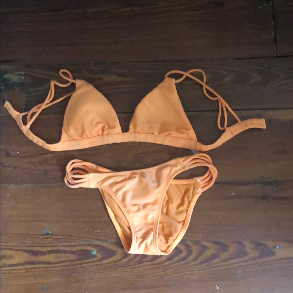 Cute orange bikini 🍑🍑